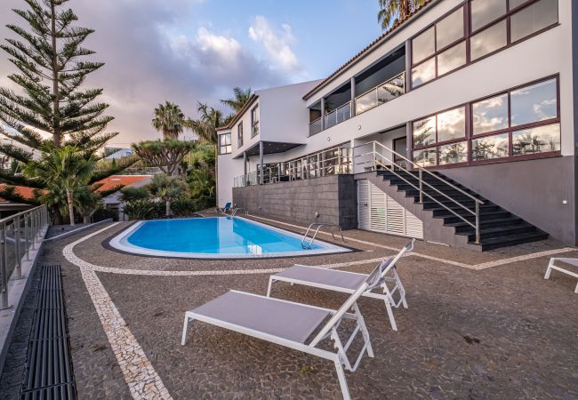 Villa em Funchal - Casa Crerital - By Wehost