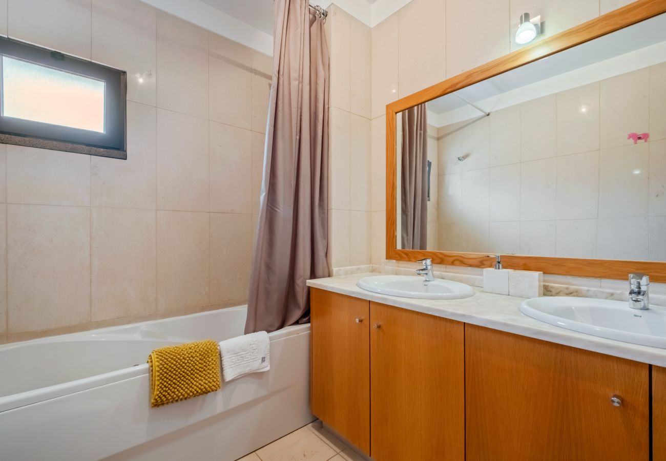 Villa em Porto Santo - Casa da Pedras Pretas - By Wehost