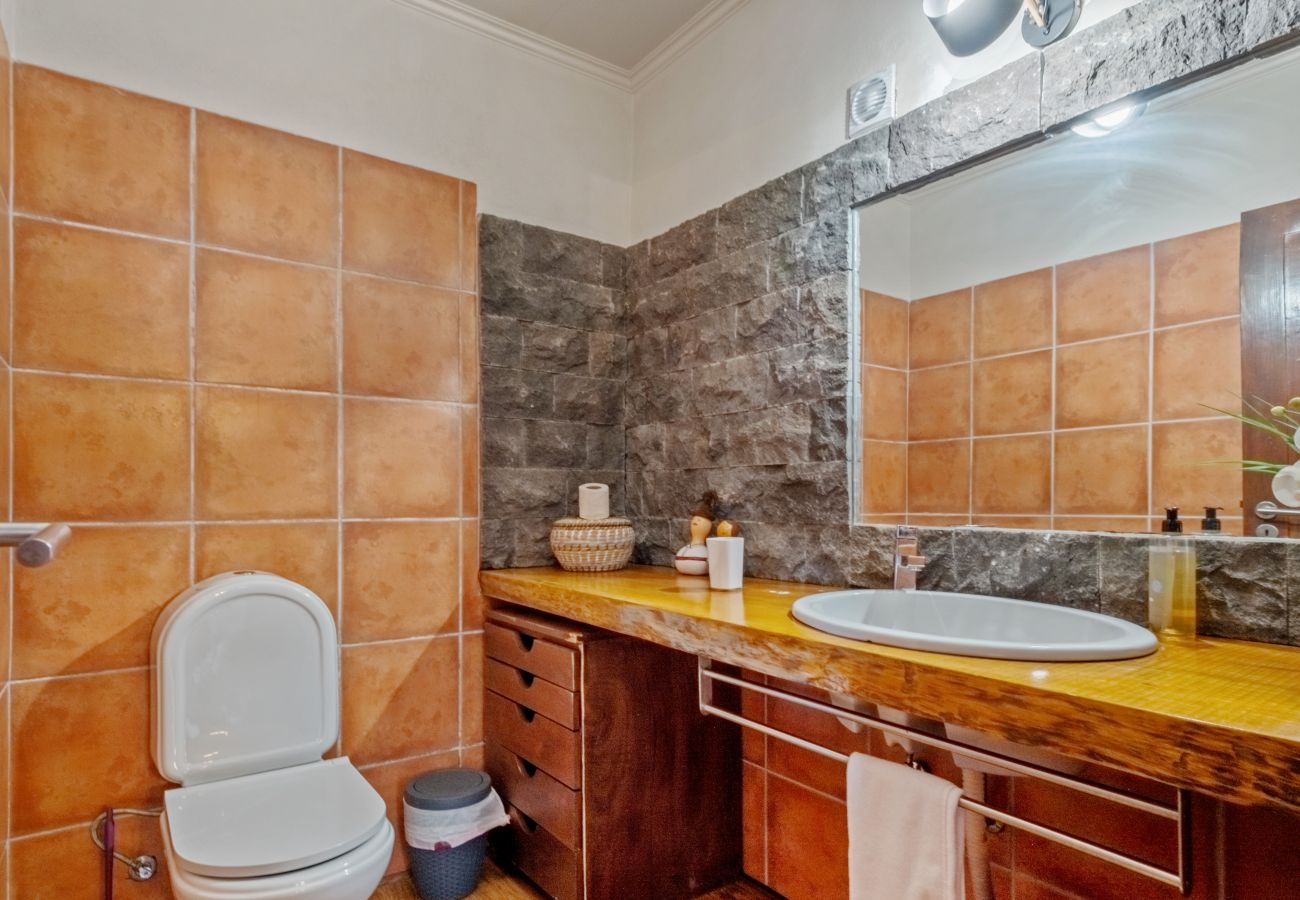 Casa em Santana - São Jorge Cottage - By Wehost