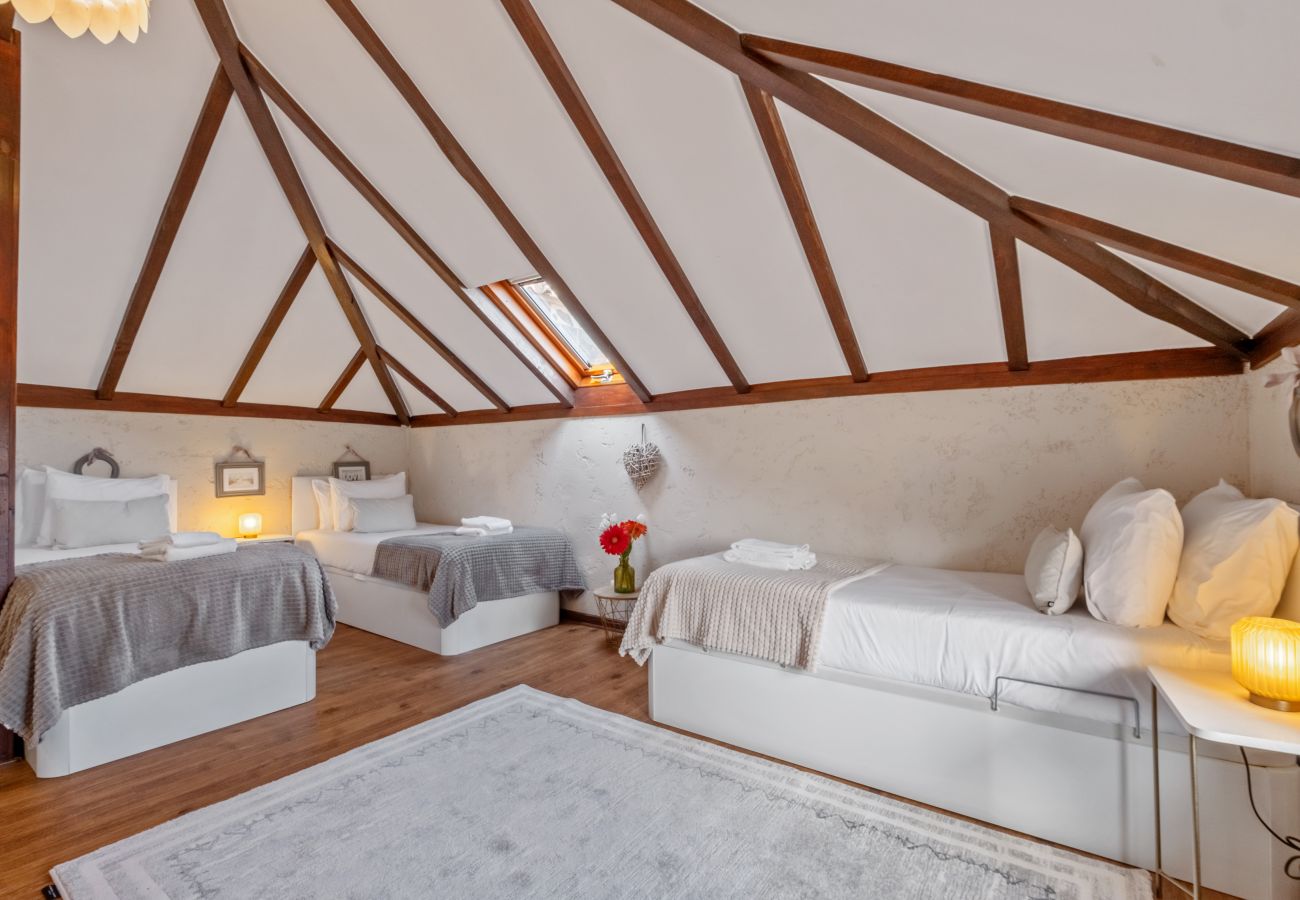 Casa em Santana - São Jorge Cottage - By Wehost