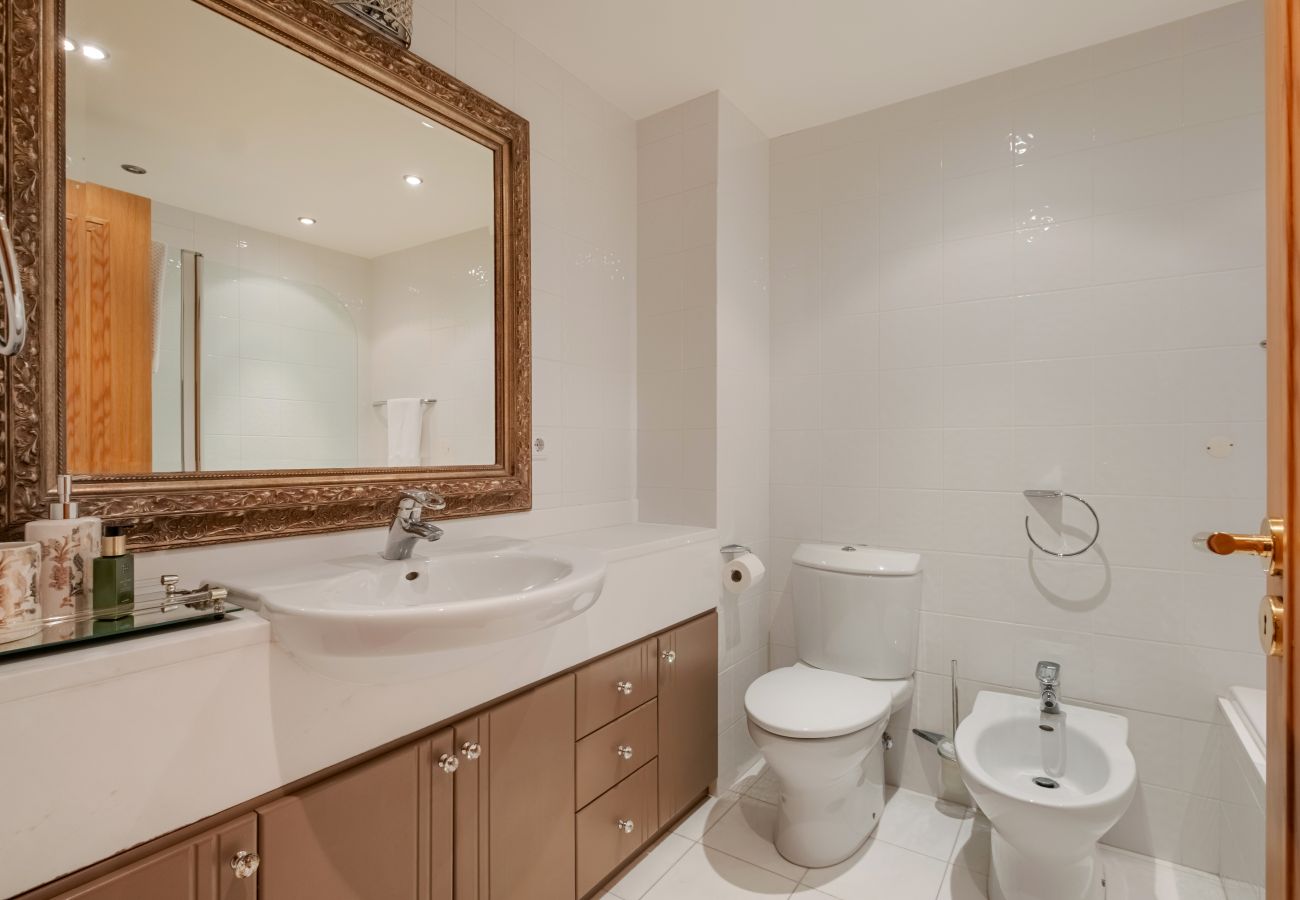 Apartamento em Funchal - The Cliff House Madeira - By Wehost