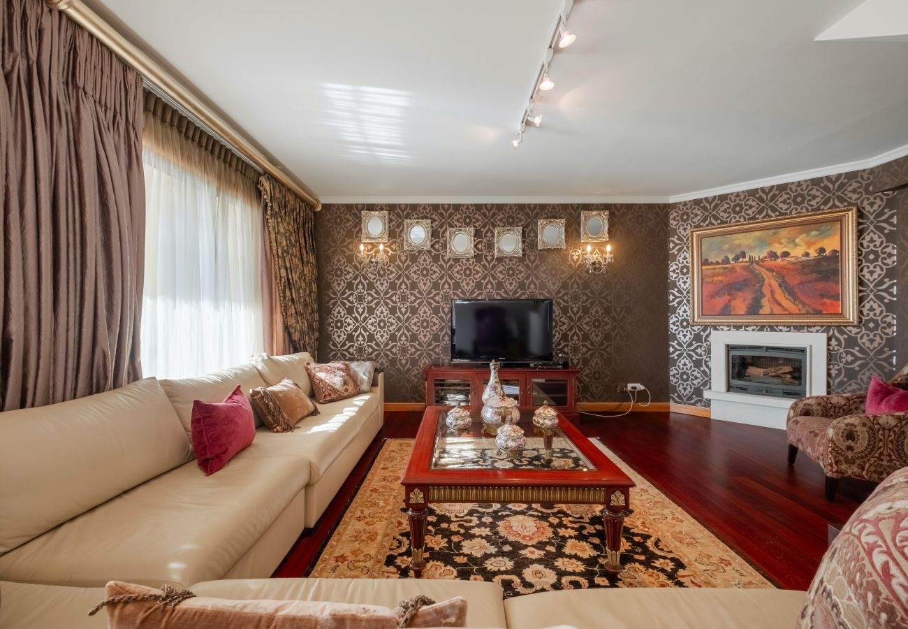 Apartamento em Funchal - The Cliff House Madeira - By Wehost