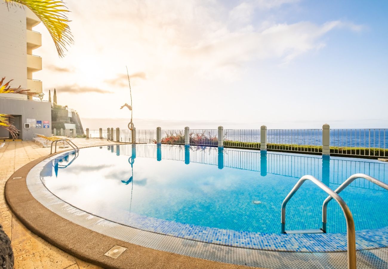 Apartamento em Funchal - Cliff View Apartment - By Wehost