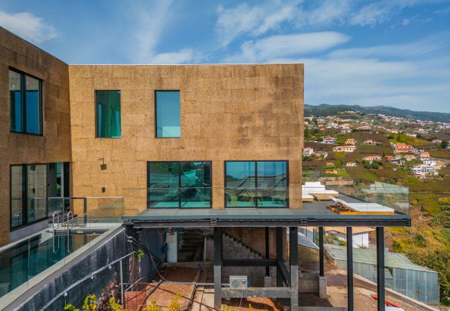 Villa in Câmara de Lobos - House of Cork and Ivy - By Wehost