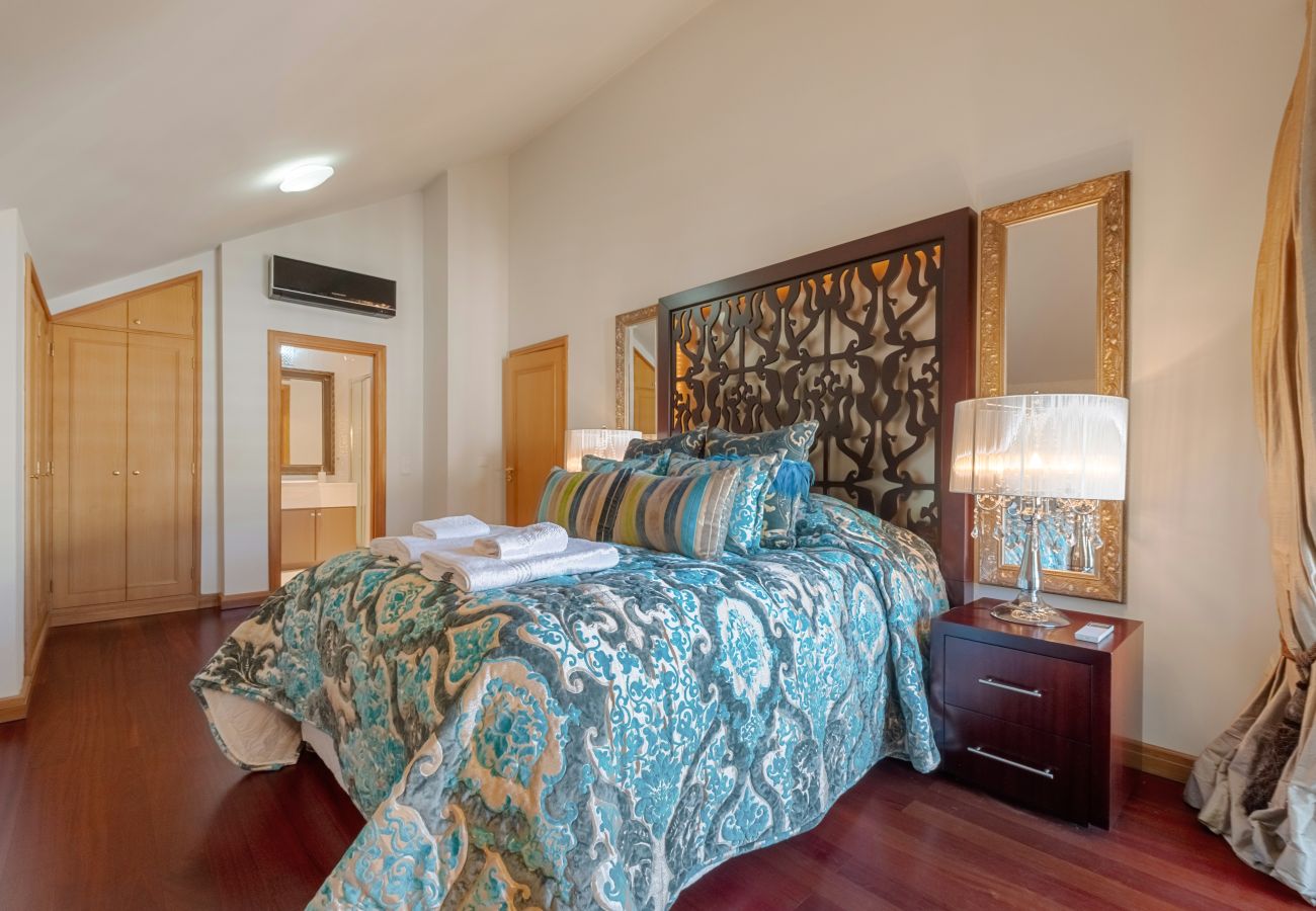 Apartment in Funchal - The Cliff House Madeira - By Wehost