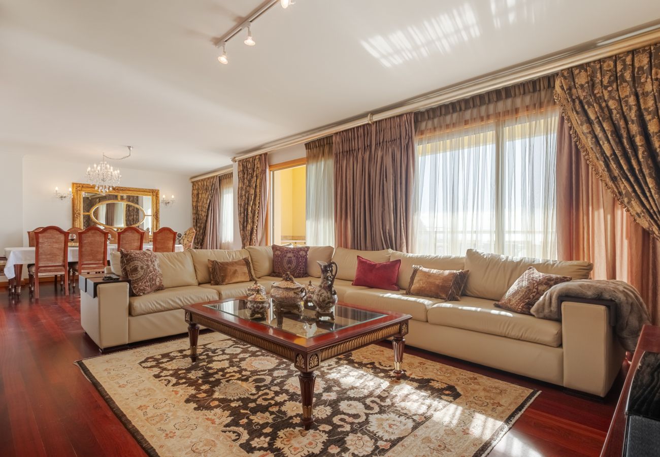 Apartment in Funchal - The Cliff House Madeira - By Wehost