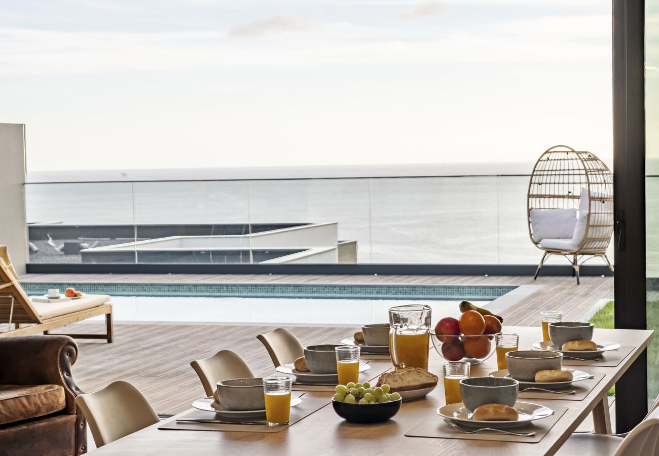 House in Funchal - Art House - By Wehost