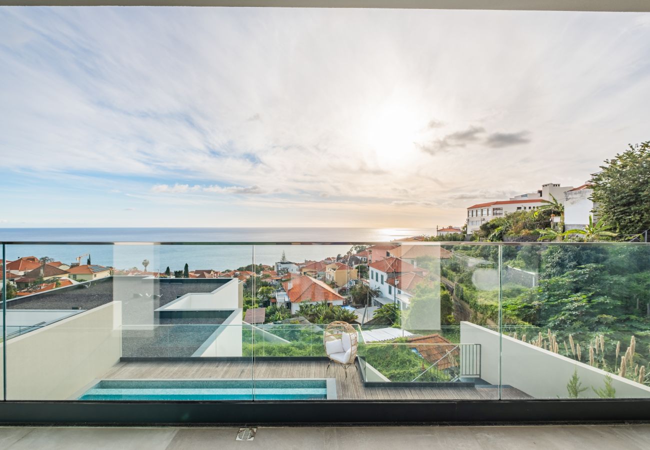 House in Funchal - Art House - By Wehost