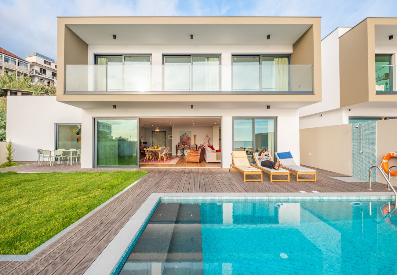 House in Funchal - Art House - By Wehost