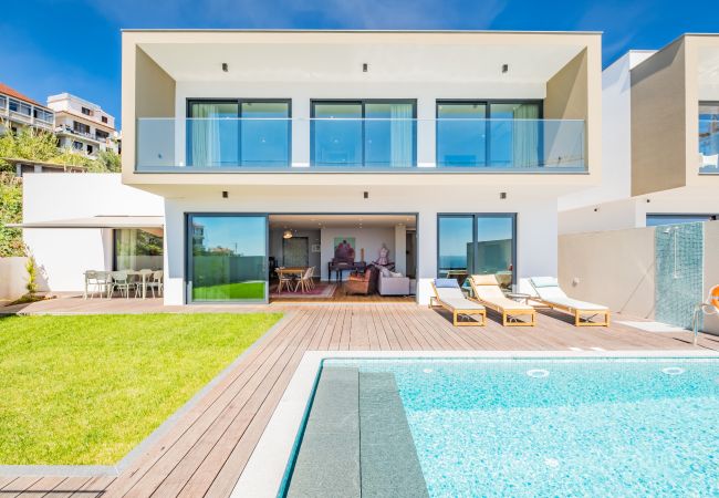 House in Funchal - Art House - By Wehost