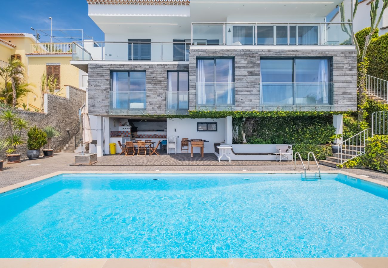 House in Santa Cruz - Beach House - By WeHostMadeira