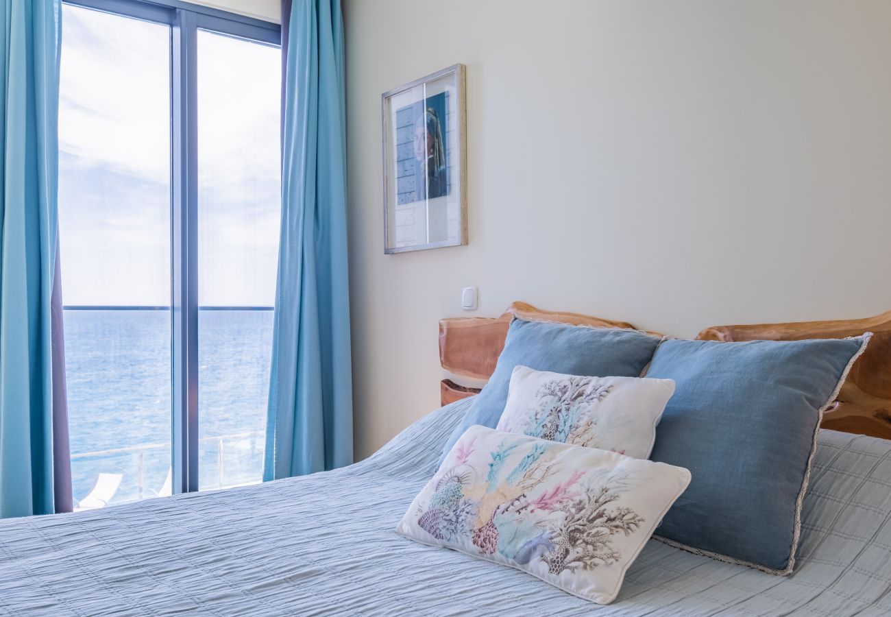 House in Santa Cruz - Beach House - By WeHostMadeira