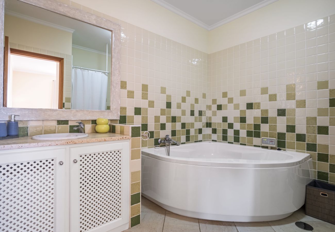 House in Funchal - Casa das Neves - By WeHostMadeira