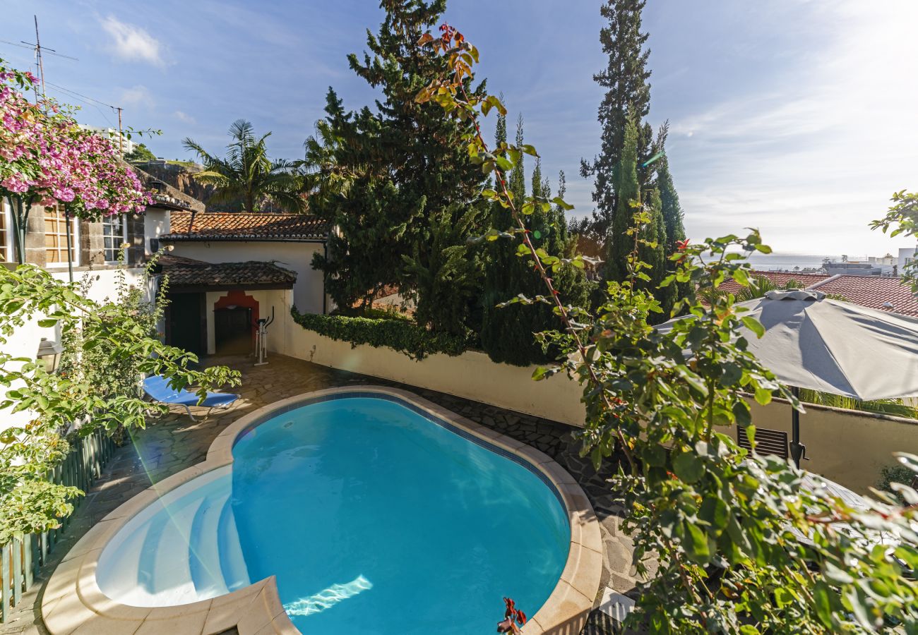 House in Funchal - Quinta Florença - By WeHostMadeira