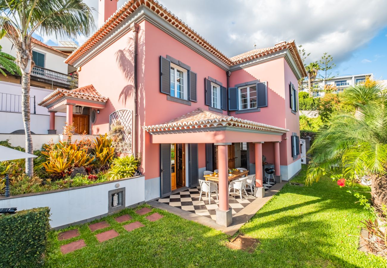 House in Funchal - Vila Botânica - By WeHostMadeira