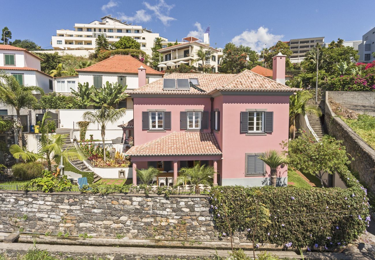 House in Funchal - Vila Botânica - By WeHostMadeira