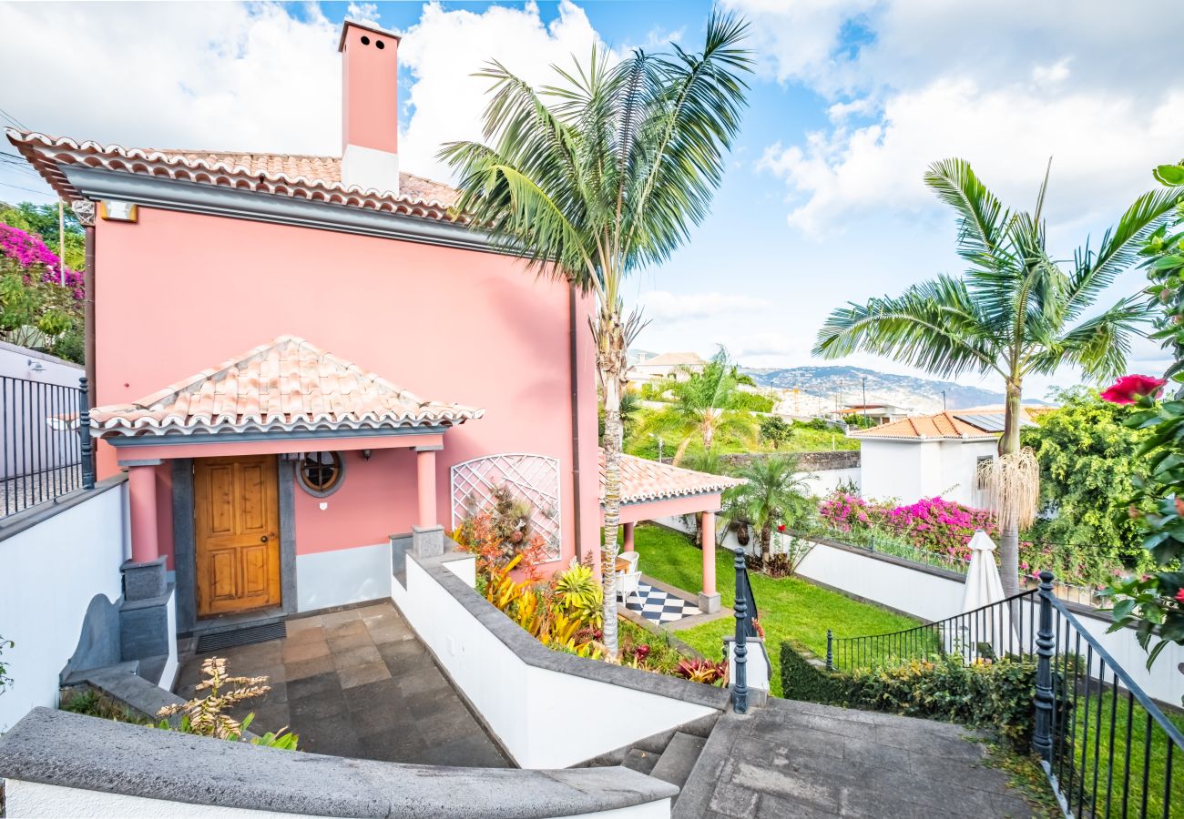 House in Funchal - Vila Botânica - By WeHostMadeira