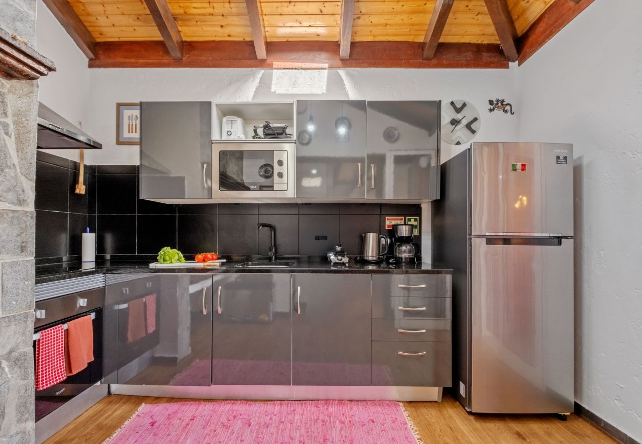 House in Santana - São Jorge Cottage - By WeHostMadeira