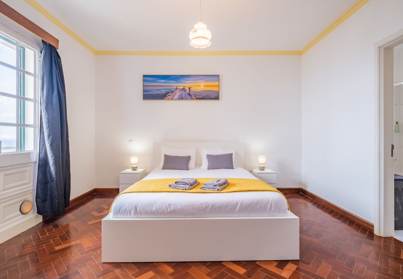 House in Santa Cruz - The Balcony - By WeHostMadeira