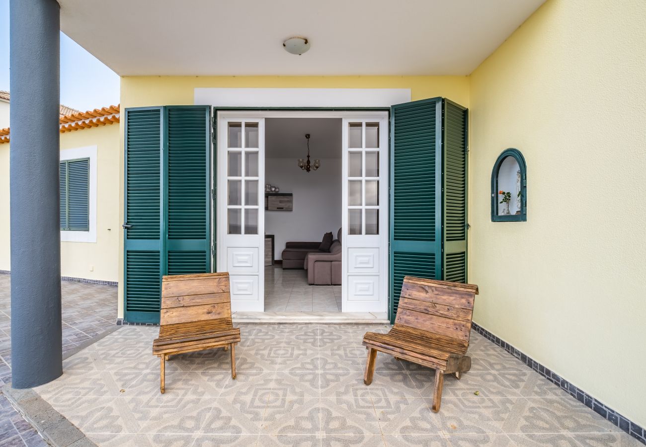 House in Santa Cruz - The Balcony - By WeHostMadeira