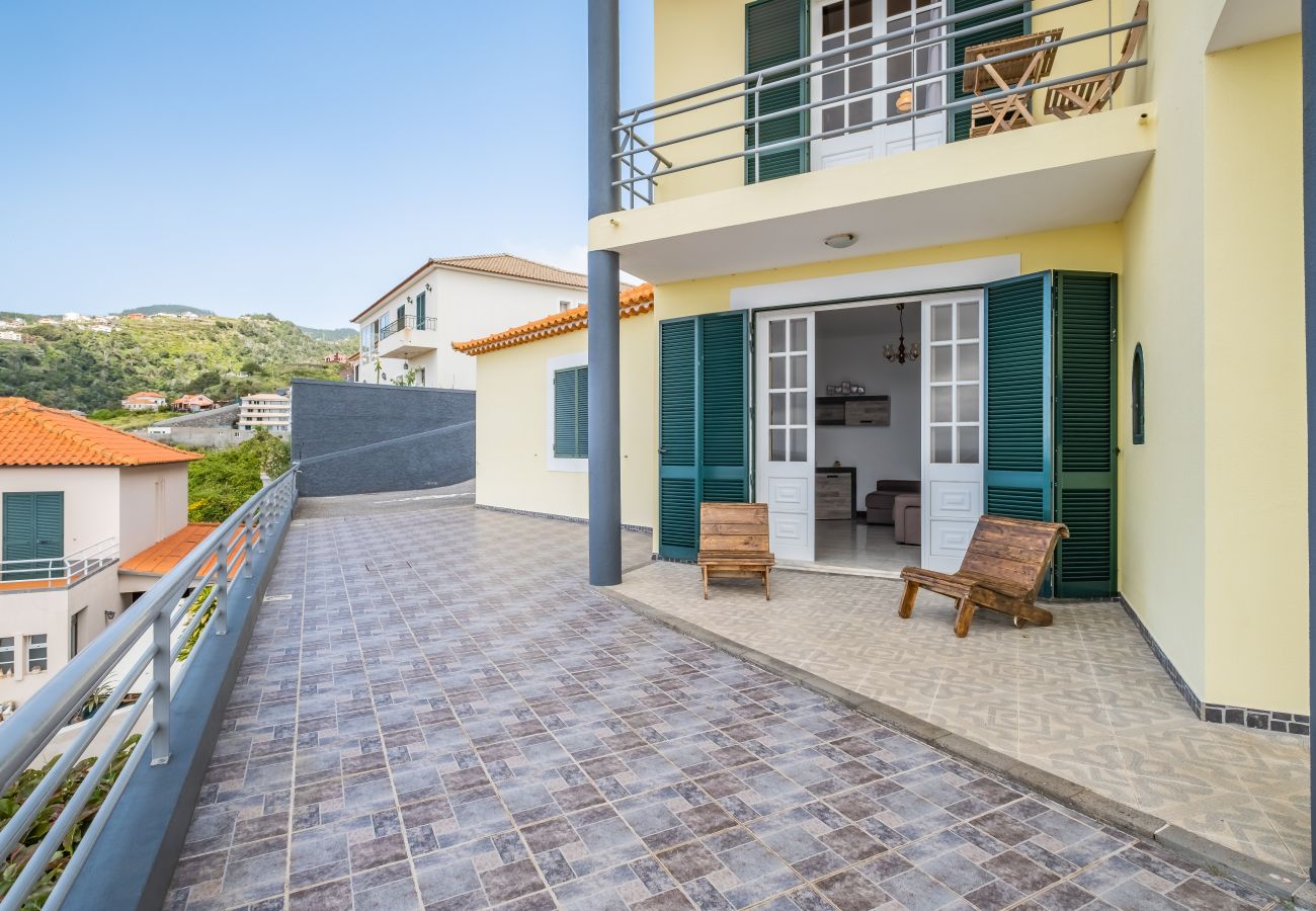 House in Santa Cruz - The Balcony - By WeHostMadeira