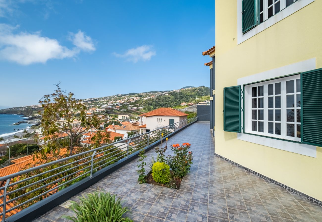 House in Santa Cruz - The Balcony - By WeHostMadeira