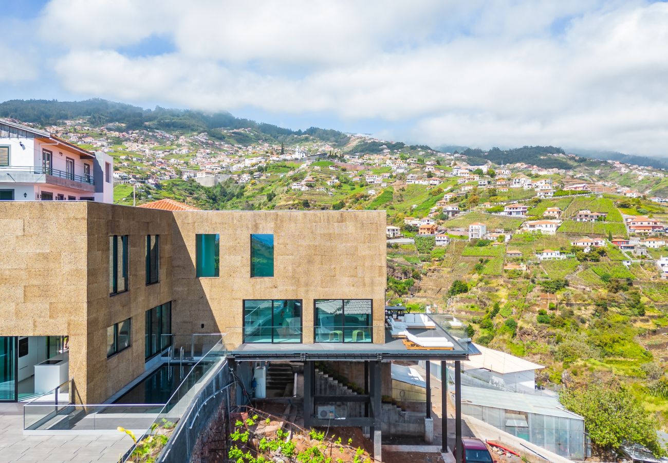Villa in Câmara de Lobos - House of Cork and Ivy - By WeHostMadeira