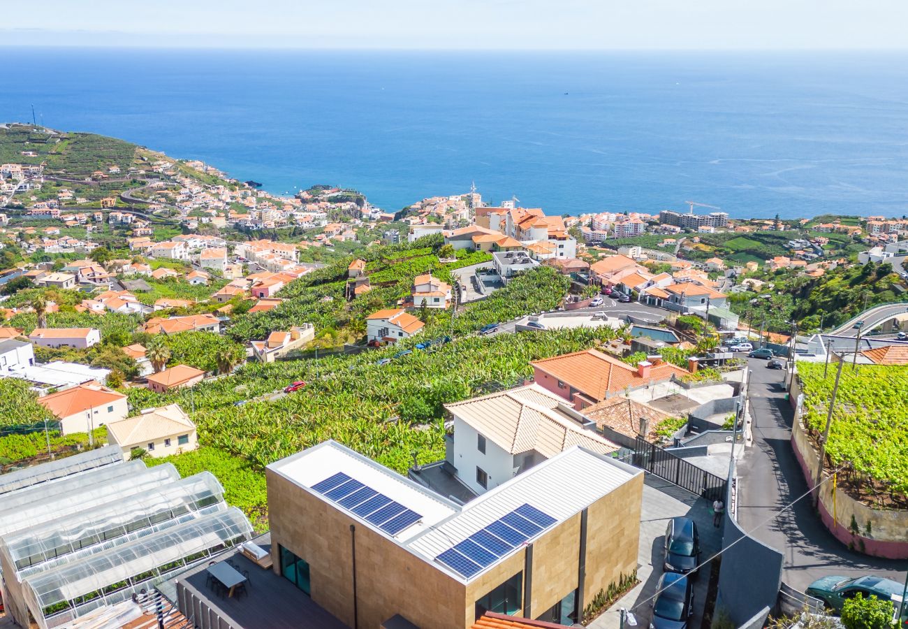 Villa in Câmara de Lobos - House of Cork and Ivy - By WeHostMadeira