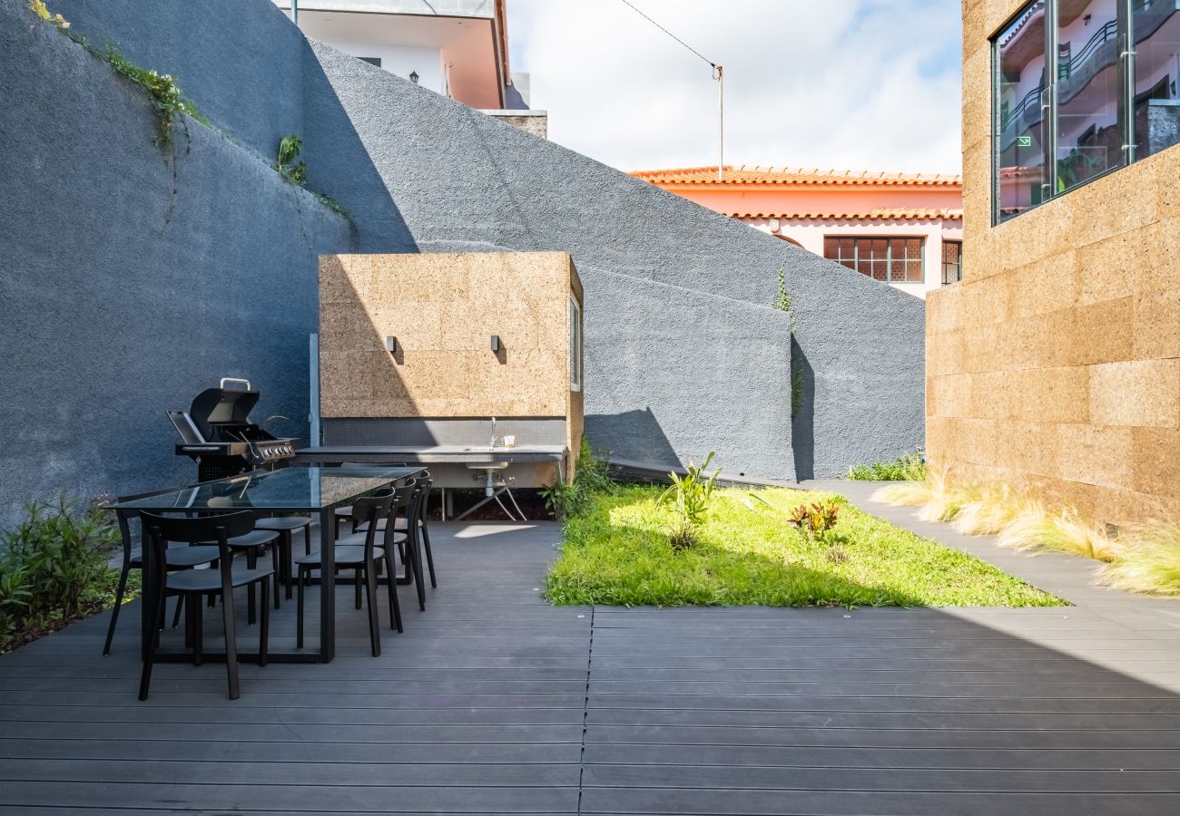 Villa in Câmara de Lobos - House of Cork and Ivy - By WeHostMadeira