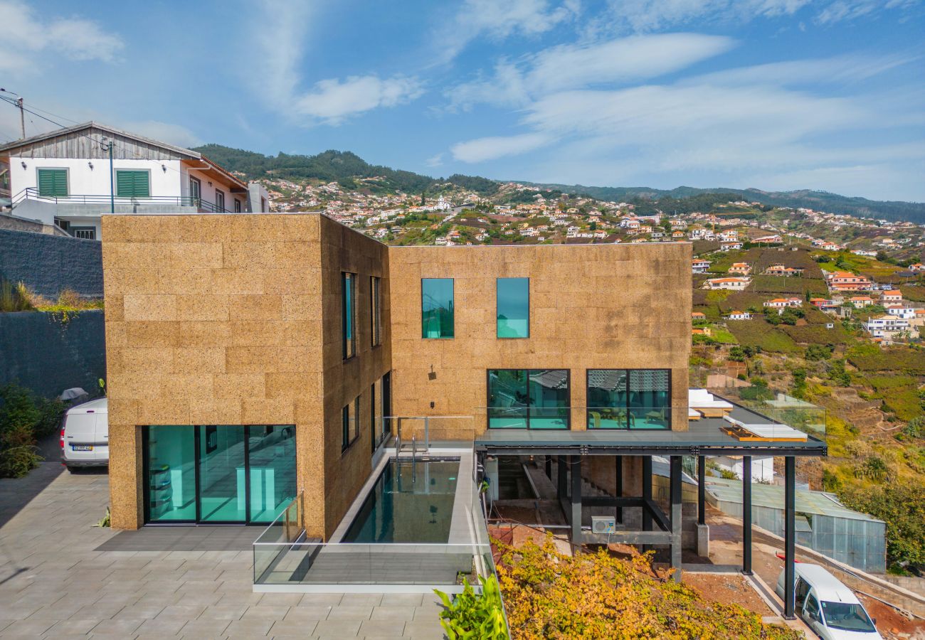 Villa in Câmara de Lobos - House of Cork and Ivy - By WeHostMadeira