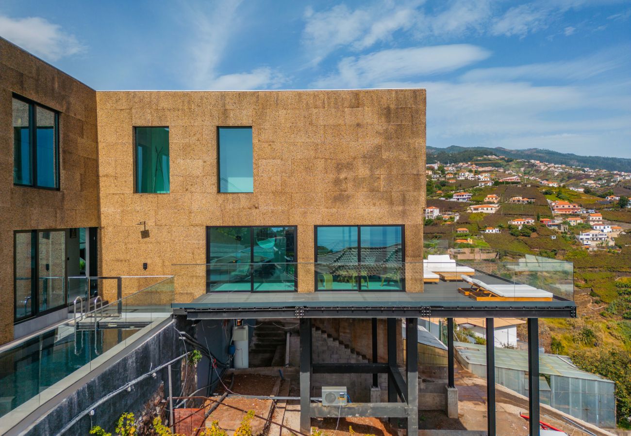 Villa in Câmara de Lobos - House of Cork and Ivy - By WeHostMadeira