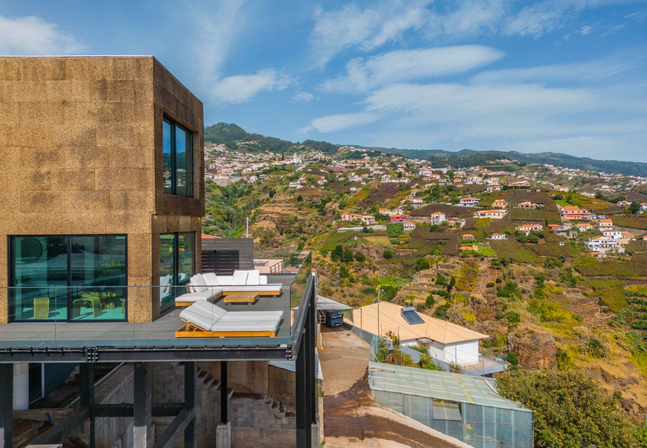 Villa in Câmara de Lobos - House of Cork and Ivy - By WeHostMadeira