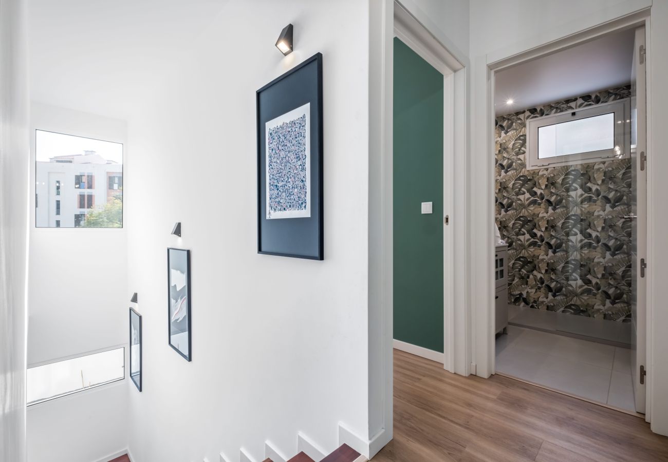 Townhouse in Funchal - Cozy Retreat - By WeHostMadeira
