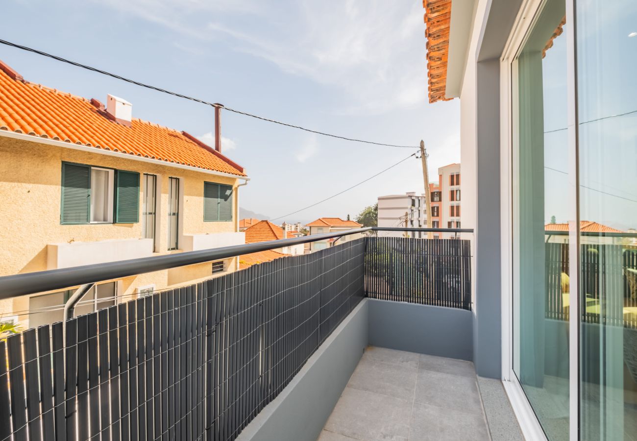 Townhouse in Funchal - Cozy Retreat - By WeHostMadeira