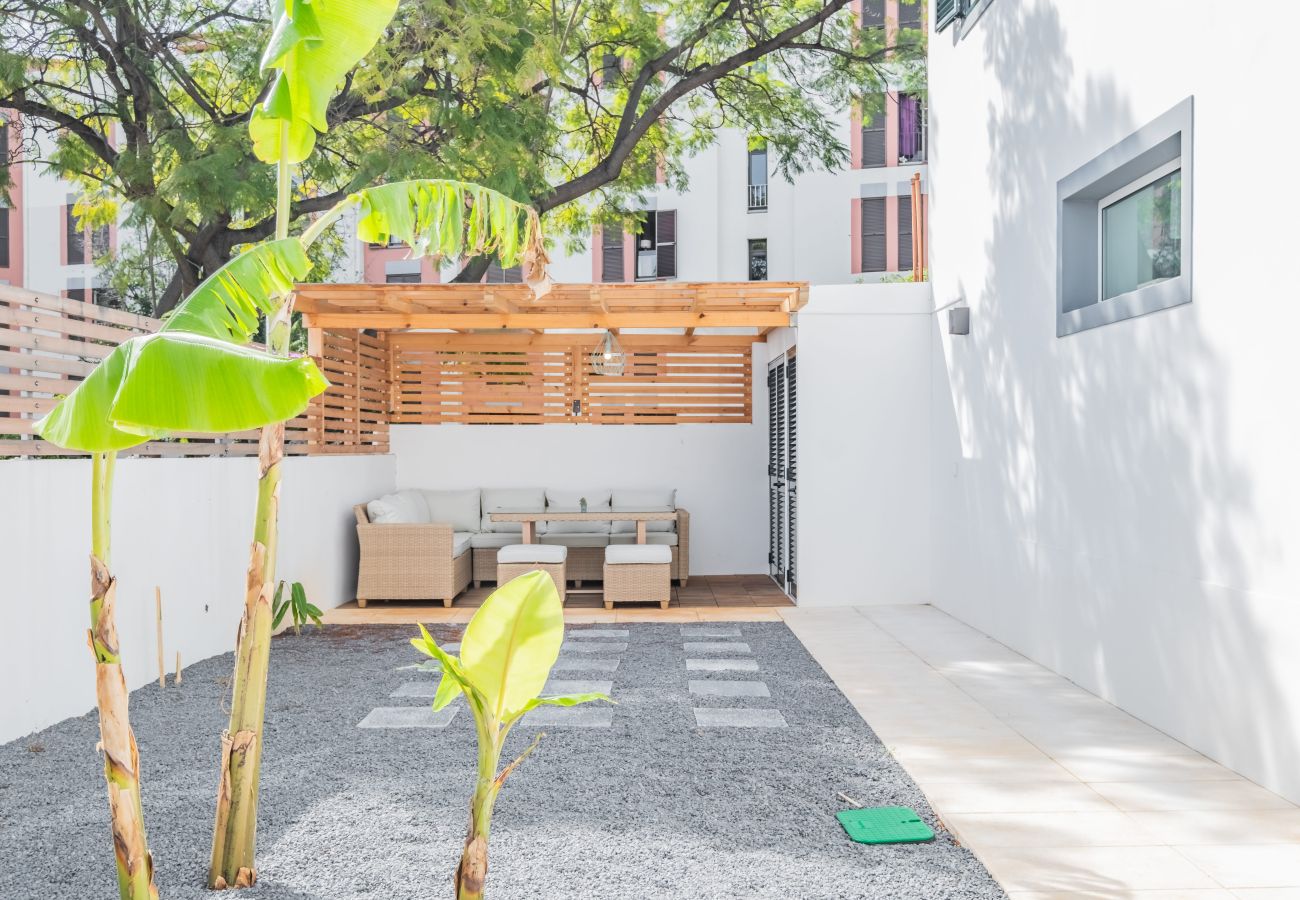 Townhouse in Funchal - Cozy Retreat - By WeHostMadeira