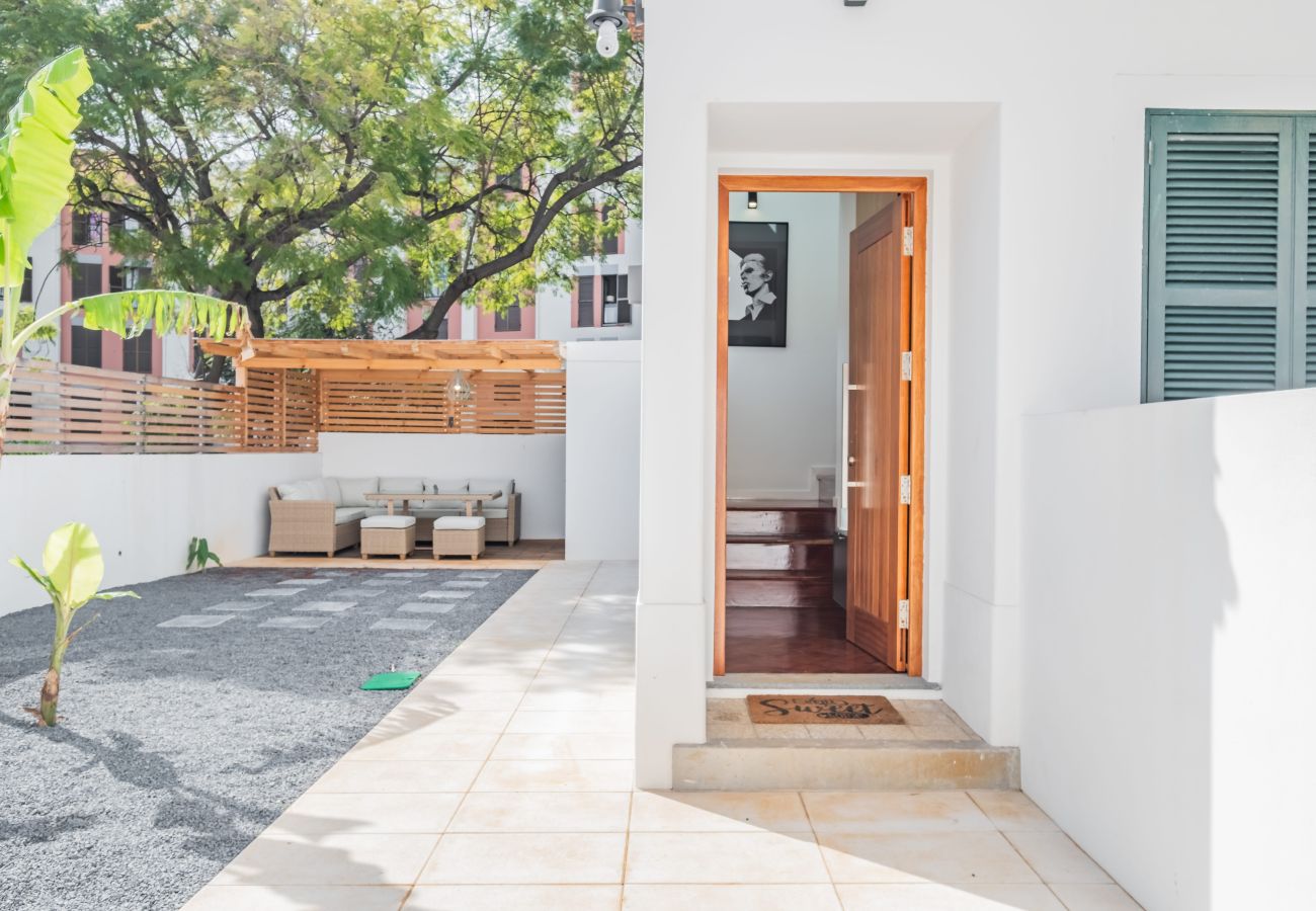 Townhouse in Funchal - Cozy Retreat - By WeHostMadeira