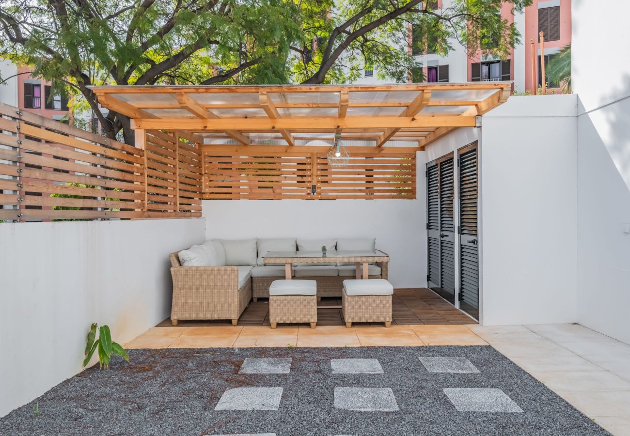 Townhouse in Funchal - Cozy Retreat - By WeHostMadeira