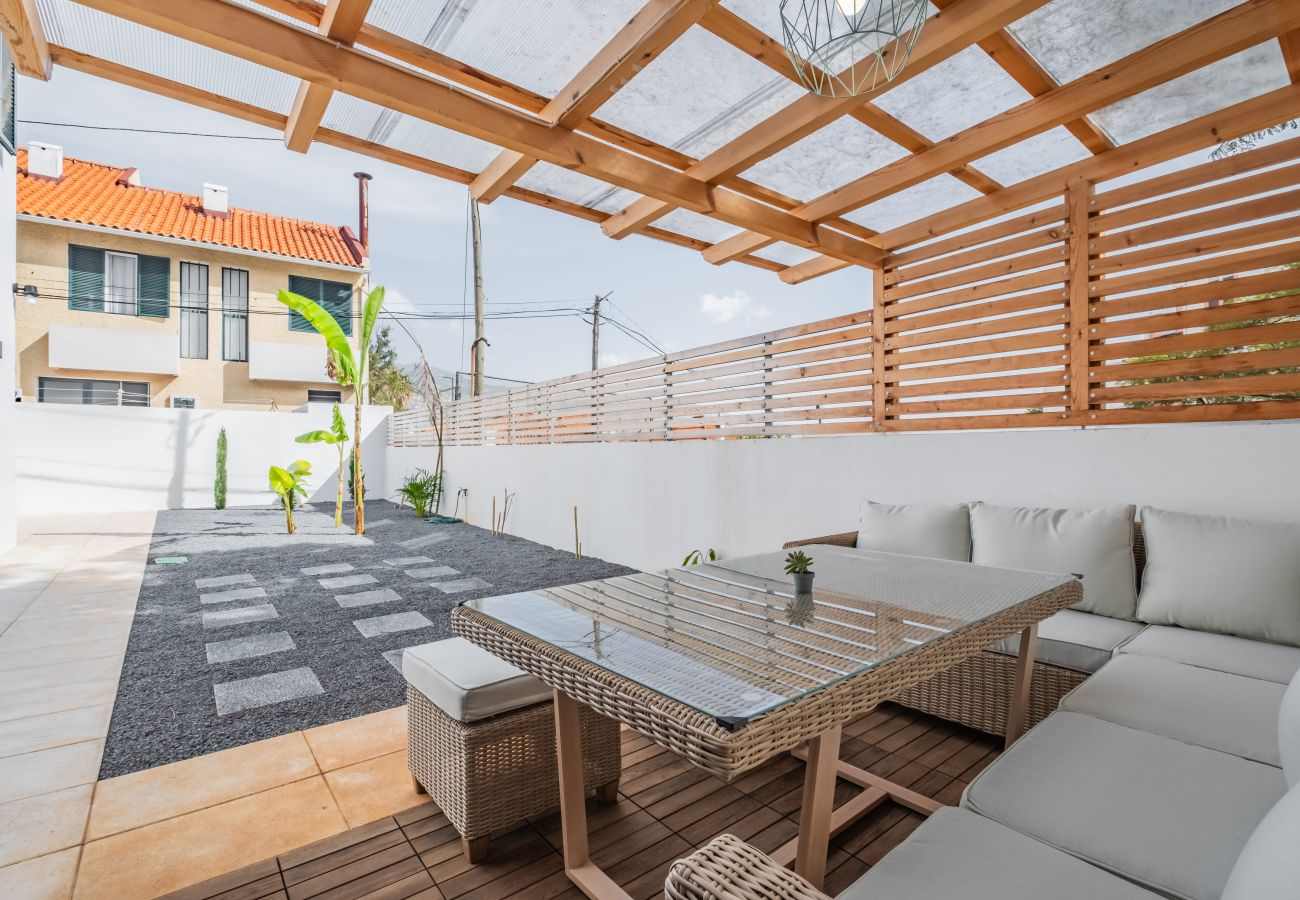 Townhouse in Funchal - Cozy Retreat - By WeHostMadeira