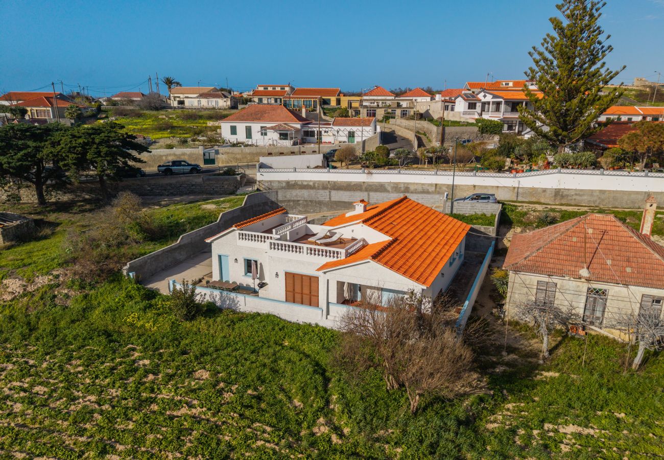House in Porto Santo - Sailor House - By WeHostMadeira