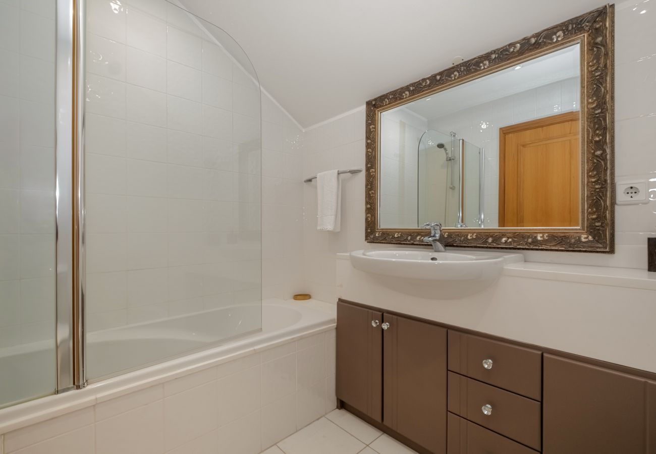 Apartment in Funchal - Cliff View Apartment - By WeHostMadeira