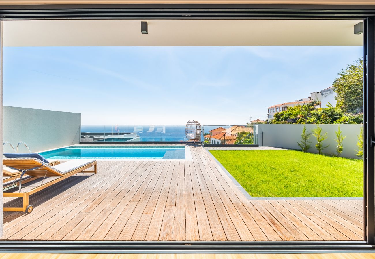 House in Funchal - Art House - By WeHostMadeira