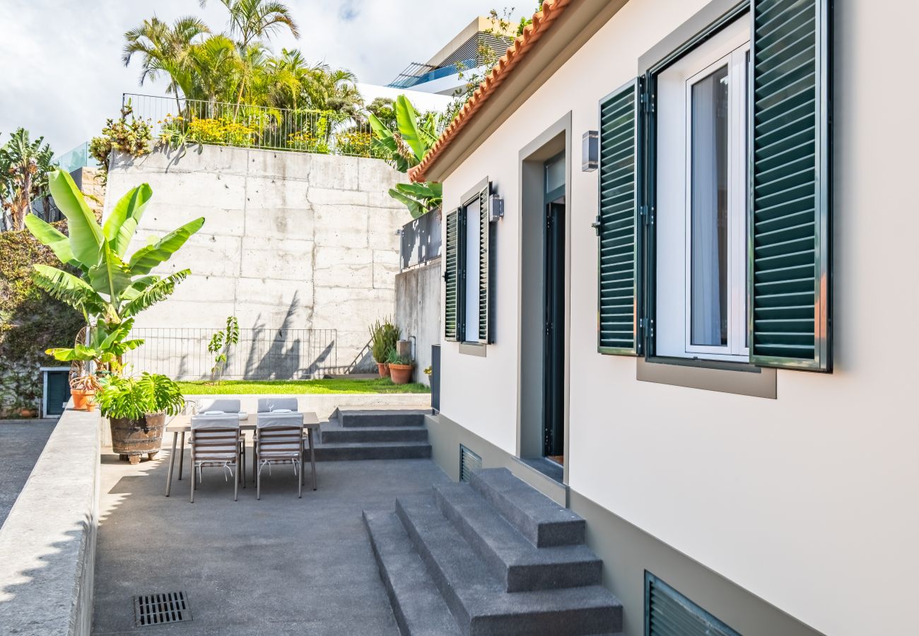 House in Funchal - Funchal Sea View - By WeHostMadeira